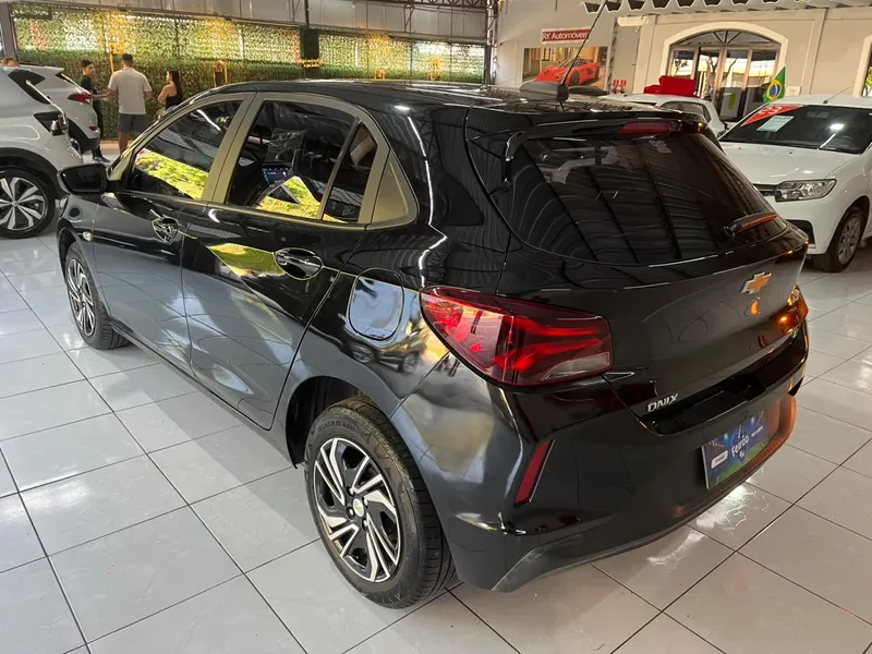 Chevrolet Onix Preto