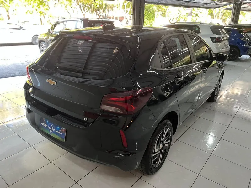 Chevrolet Onix Preto