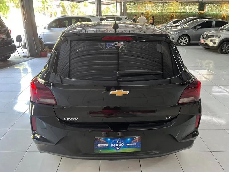 Chevrolet Onix Preto