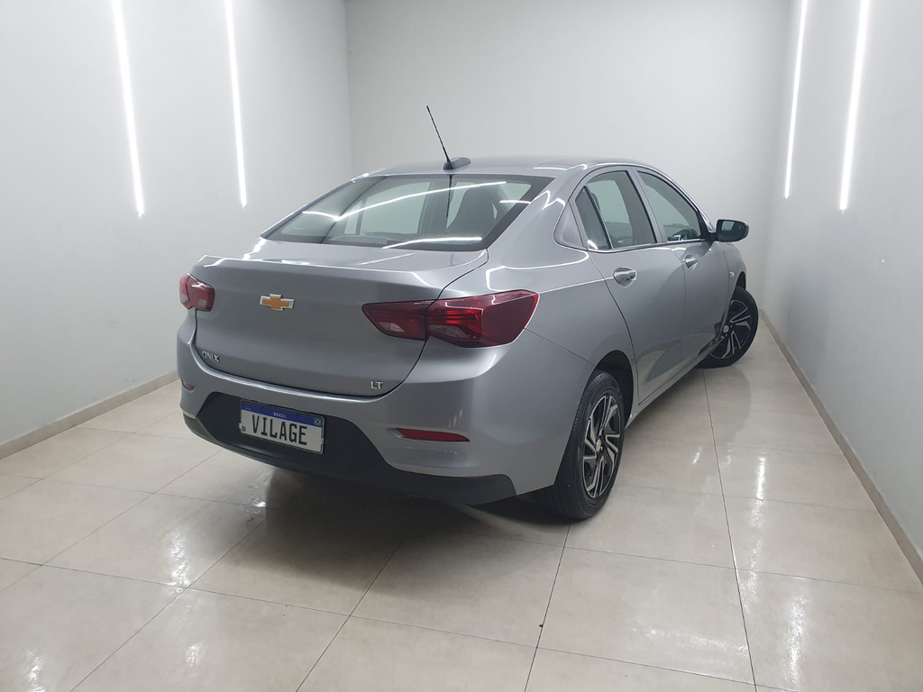 Chevrolet Onix Sedan Prata