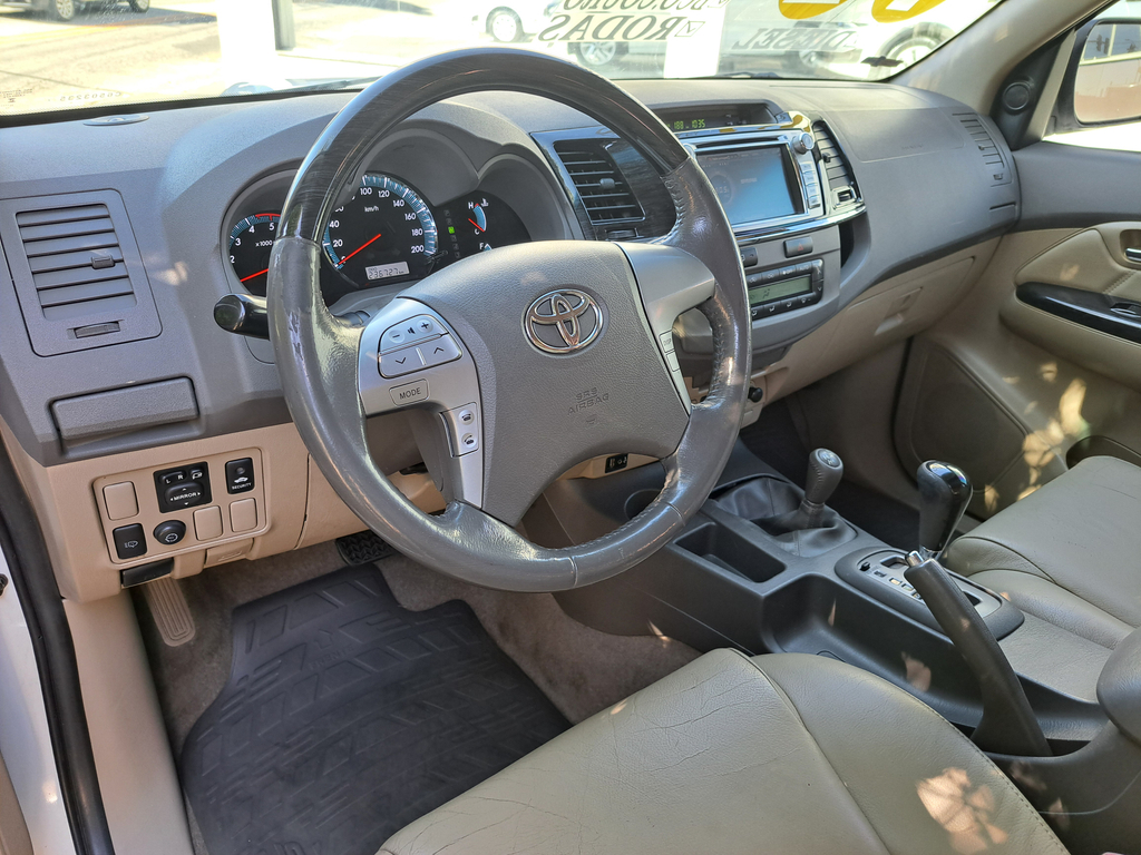 Toyota Hilux SW4 2012
