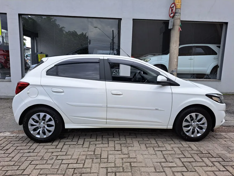 Chevrolet Onix 2018