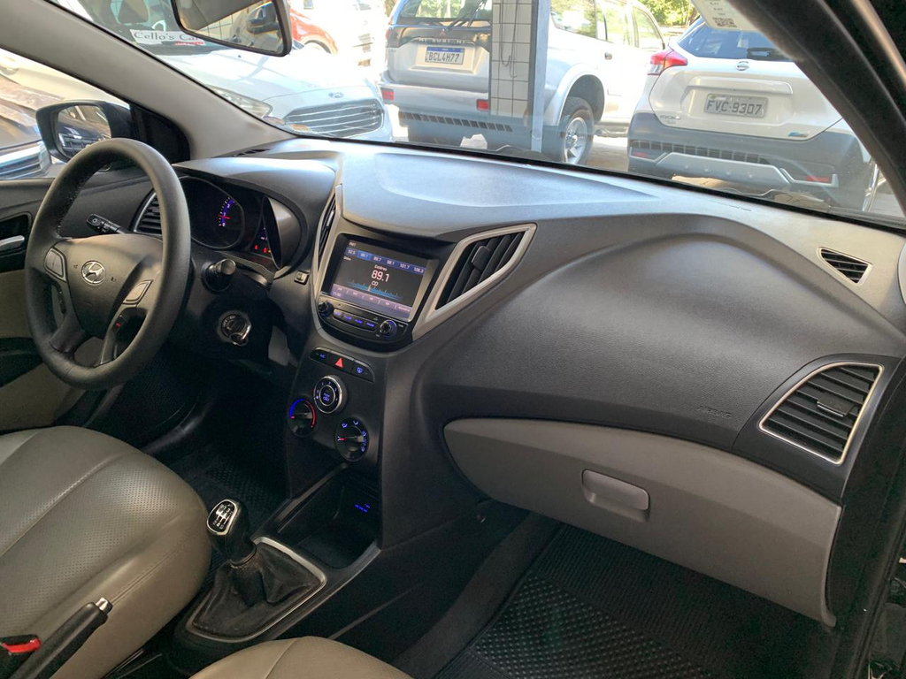 Hyundai HB20S Preto