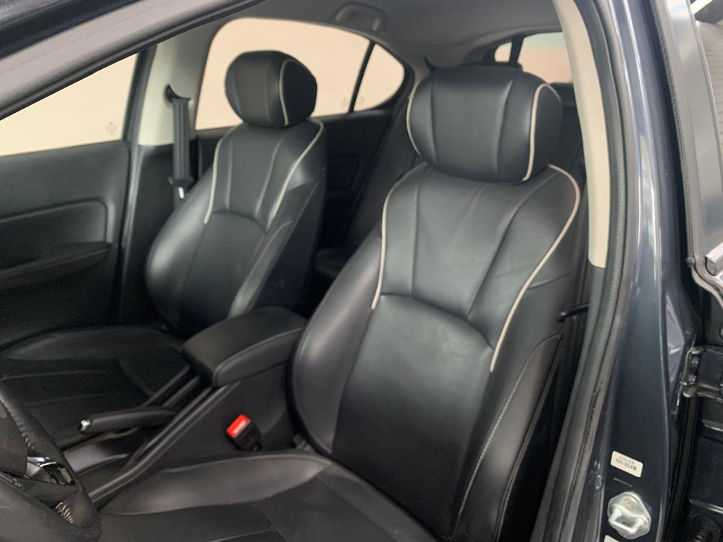 Honda City Cinza