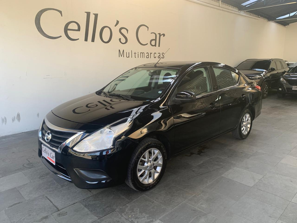 Nissan Versa Preto