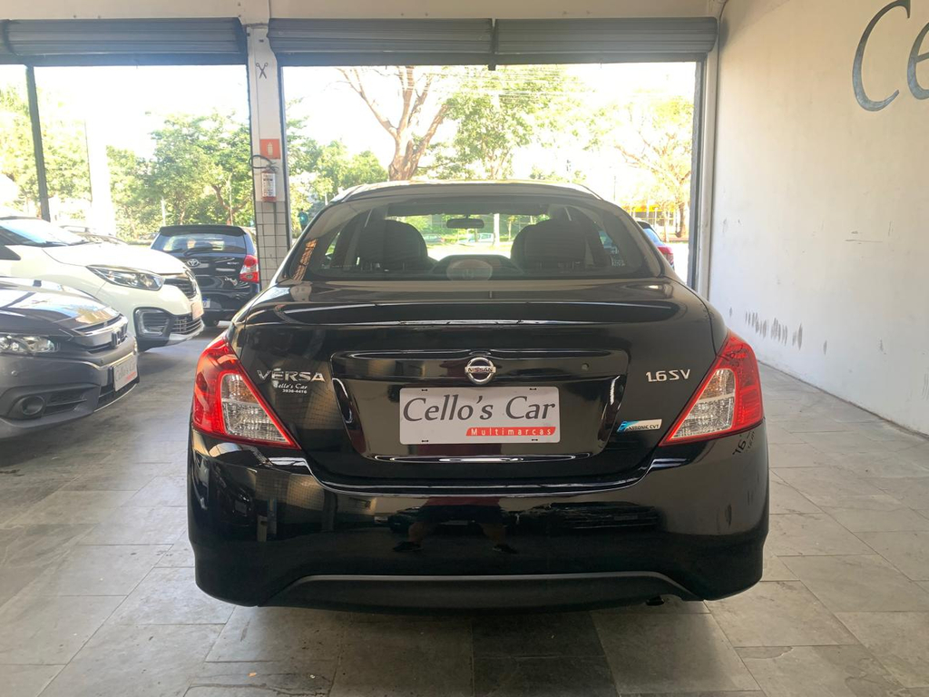 Nissan Versa Preto