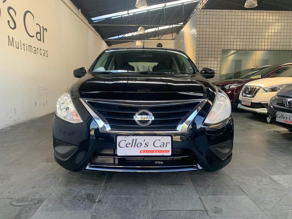 Nissan Versa Preto