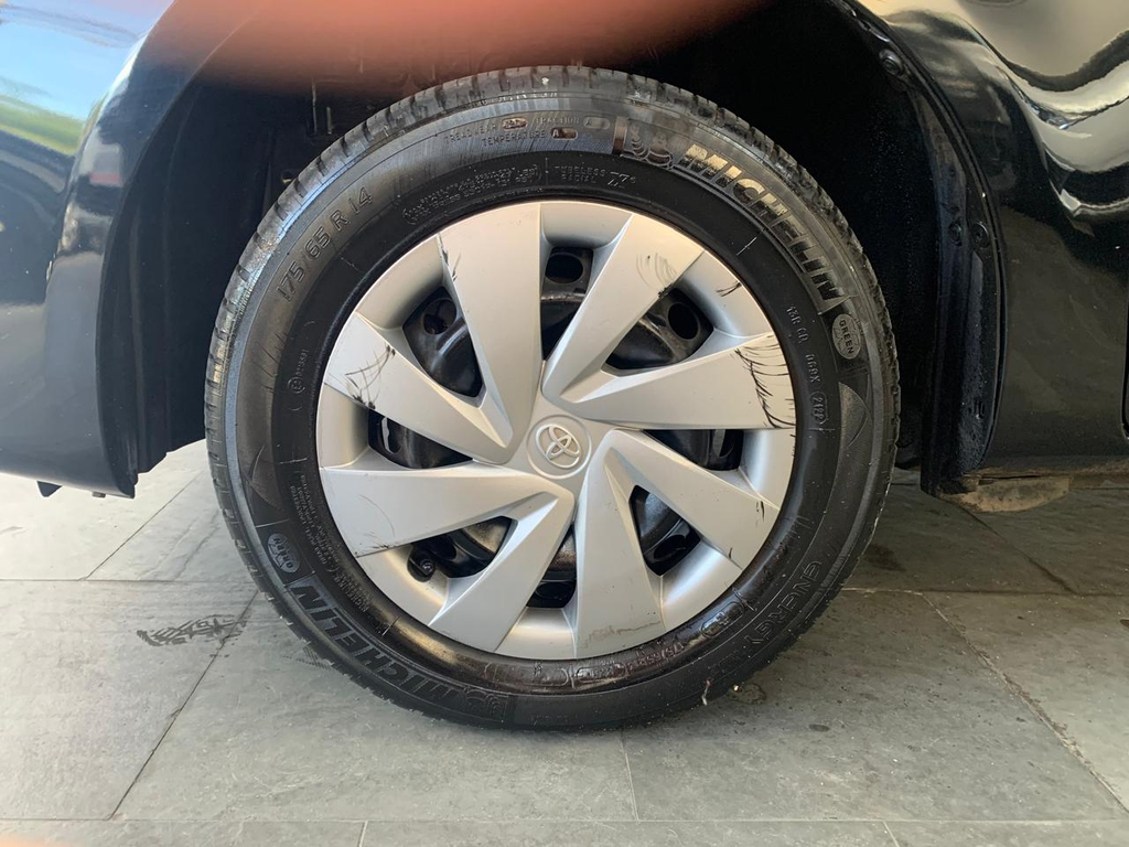 Toyota Etios Hatch Preto