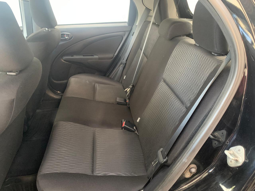 Toyota Etios Hatch Preto