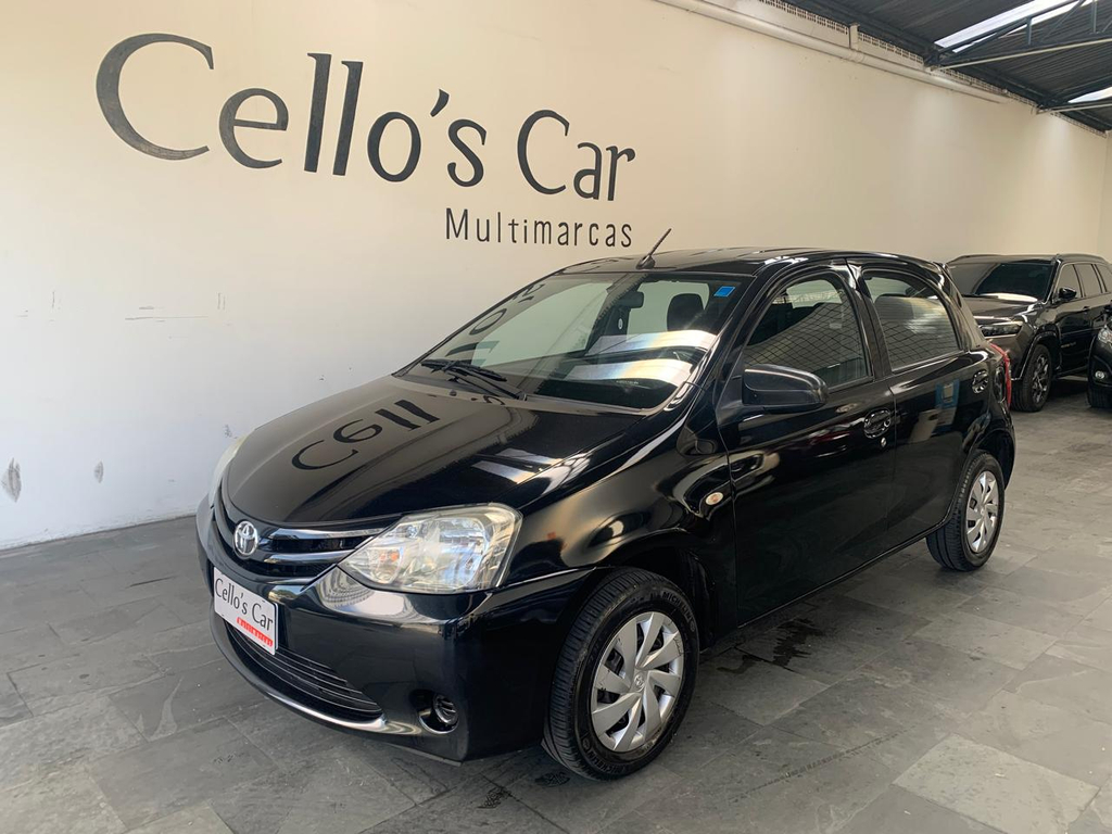 Toyota Etios Hatch Preto