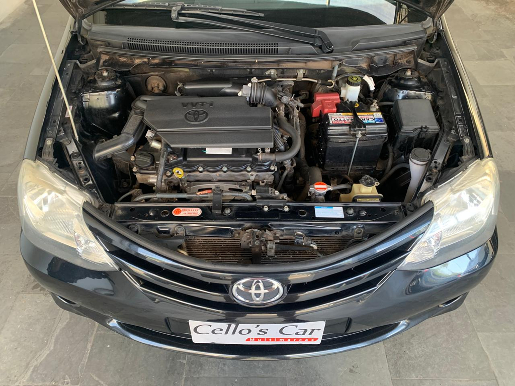 Toyota Etios Hatch Preto