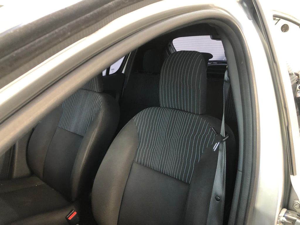 Renault Sandero Prata