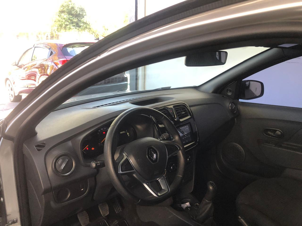 Renault Sandero Prata