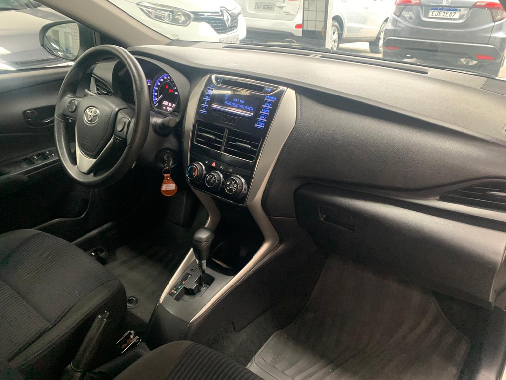 Toyota Yaris Branco