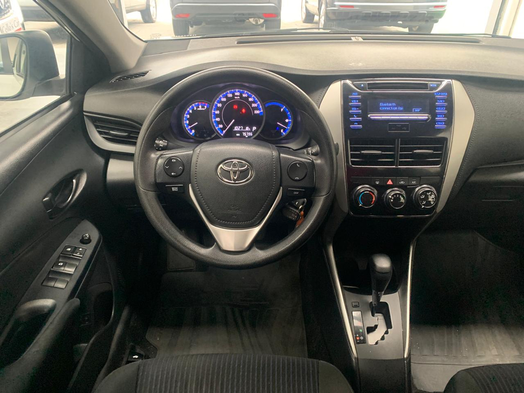 Toyota Yaris Branco