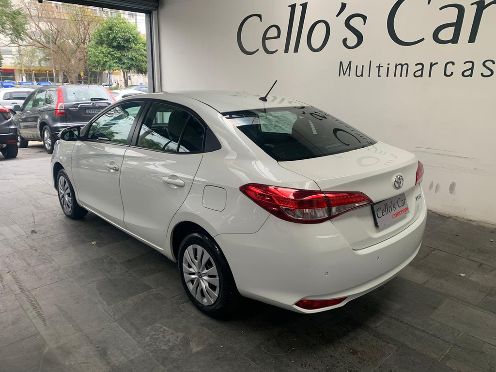 Toyota Yaris Branco