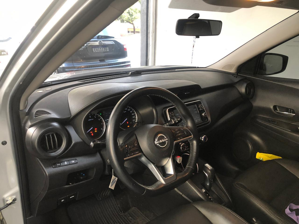 Nissan Kicks Prata