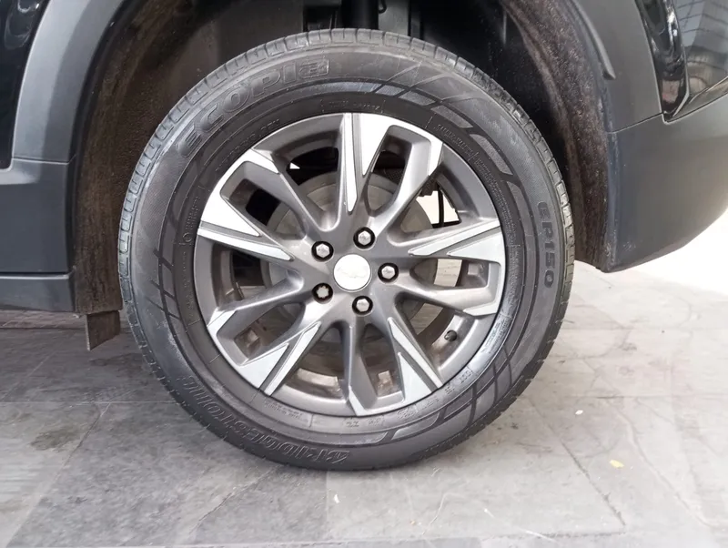 Chevrolet Tracker Preto