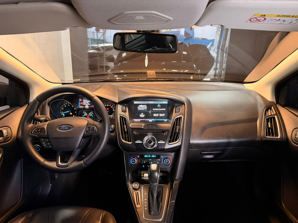 Ford Focus Hatch Cinza