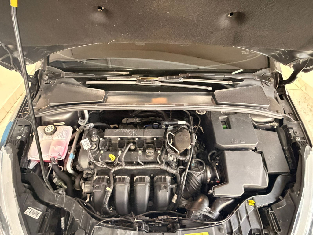 Ford Focus Hatch Cinza