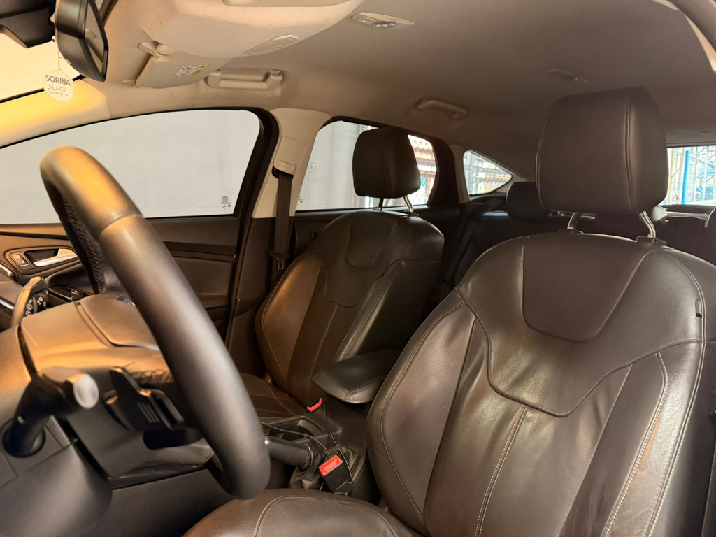 Ford Focus Hatch Cinza