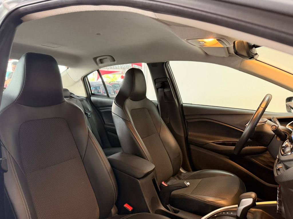 Chevrolet Onix Sedan Cinza