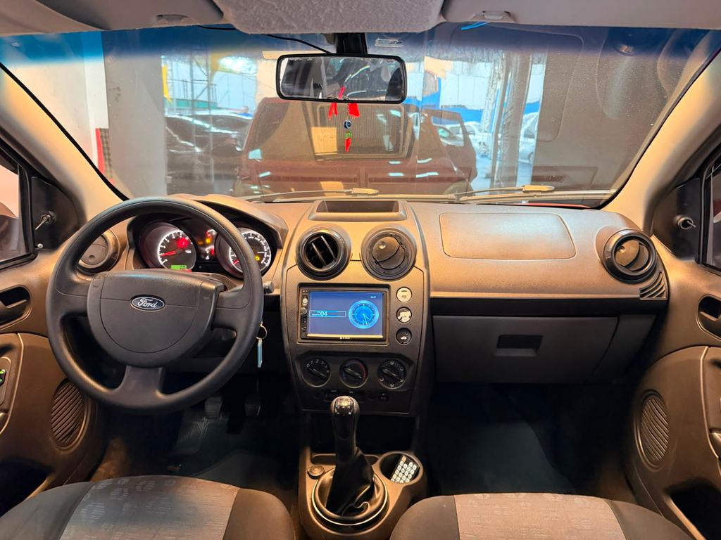 Ford Fiesta Hatch Vermelho