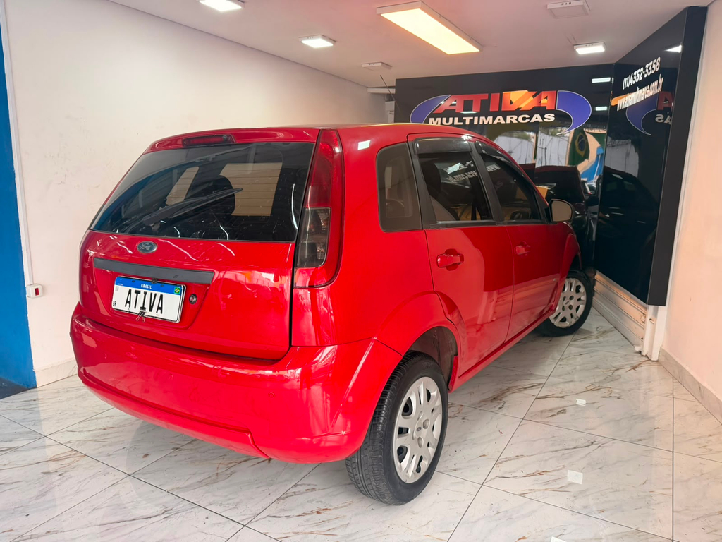 Ford Fiesta Hatch Vermelho
