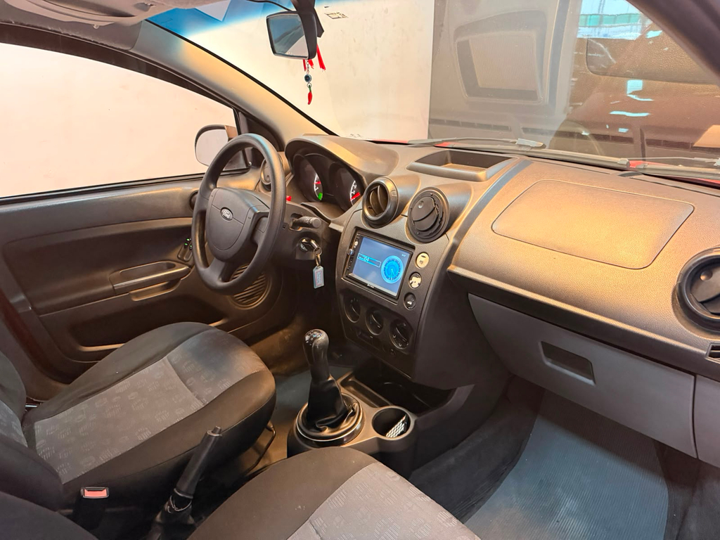 Ford Fiesta Hatch Vermelho