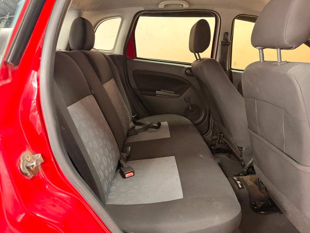 Ford Fiesta Hatch Vermelho