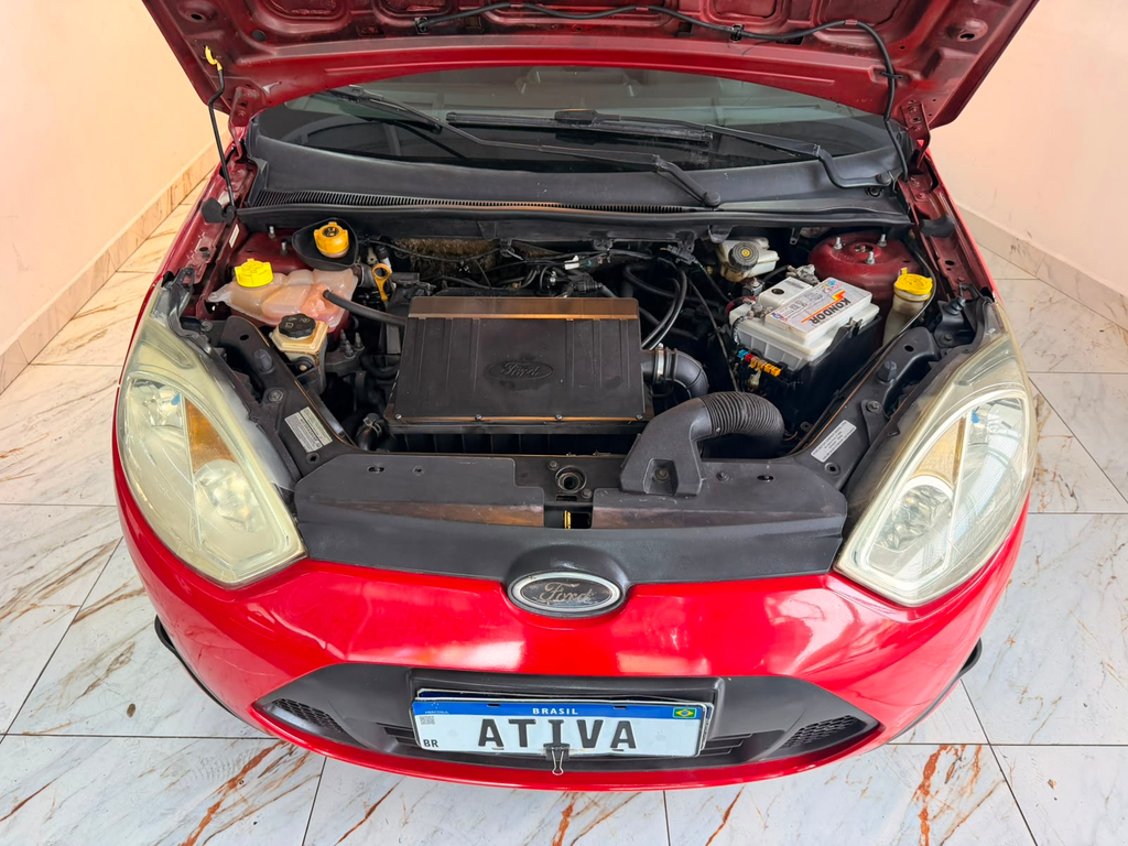 Ford Fiesta Hatch Vermelho