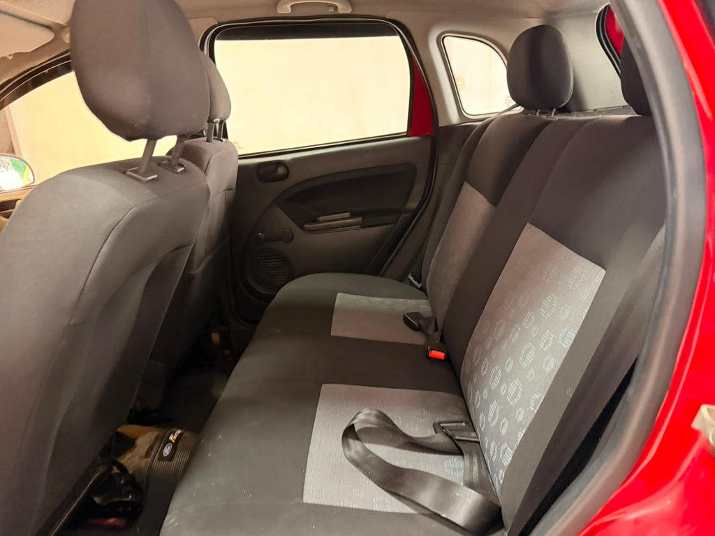 Ford Fiesta Hatch Vermelho