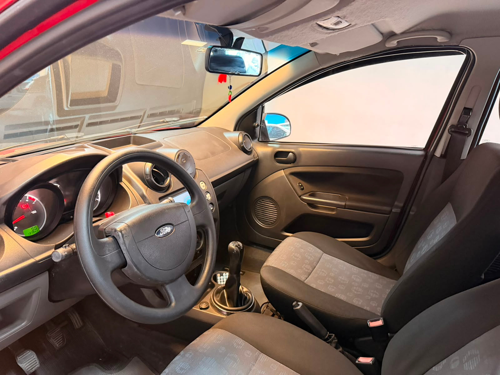 Ford Fiesta Hatch Vermelho