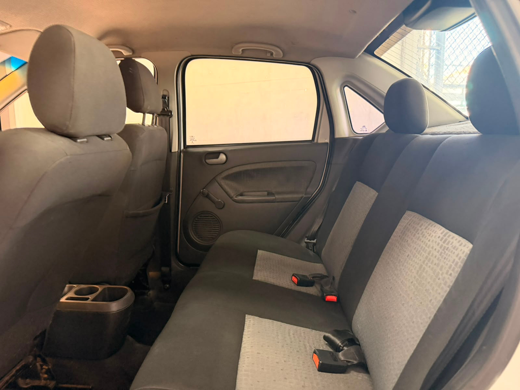 Ford Fiesta Prata