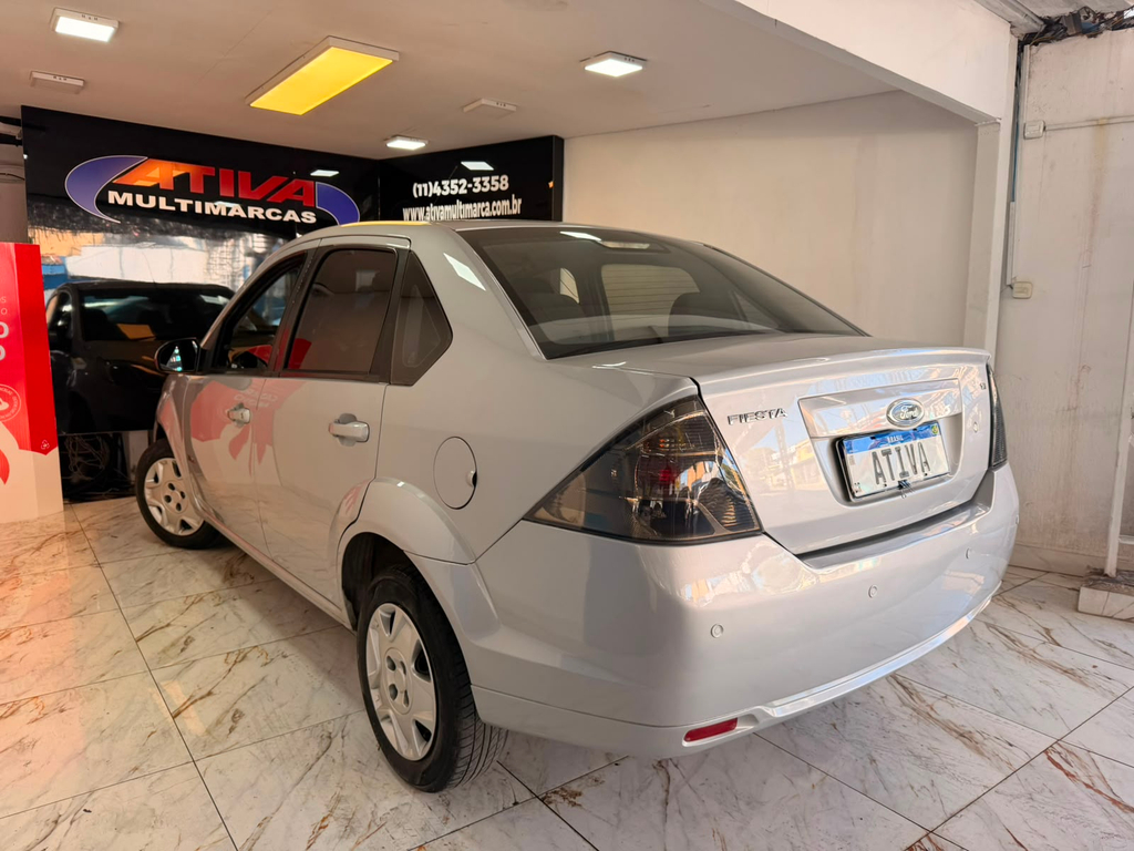 Ford Fiesta Prata