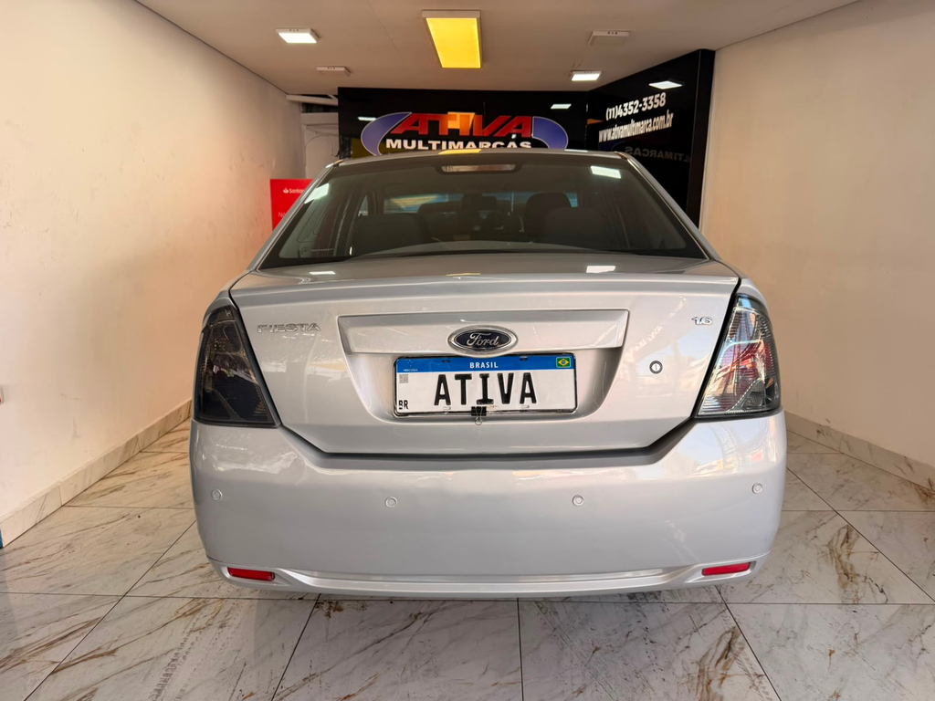 Ford Fiesta Prata