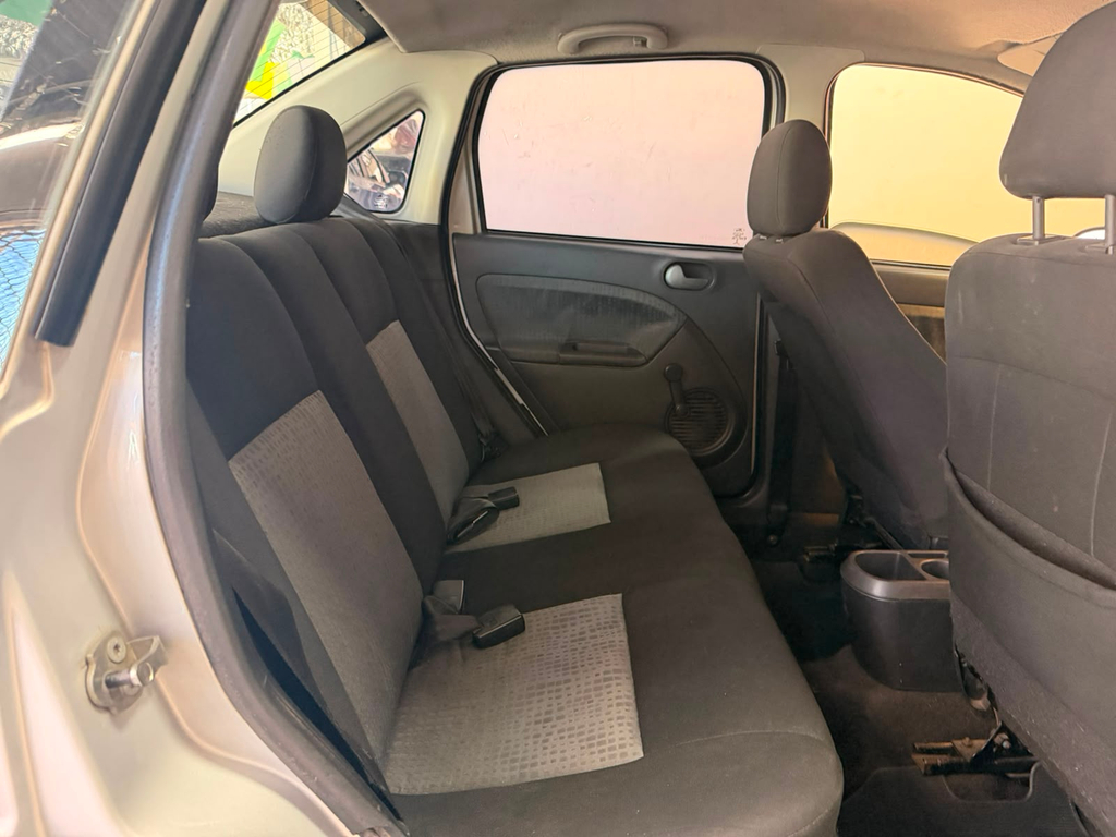 Ford Fiesta Prata