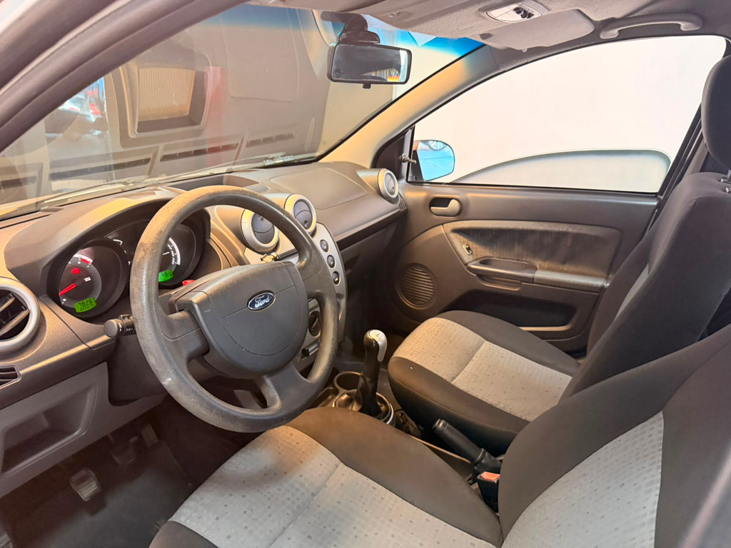 Ford Fiesta Prata