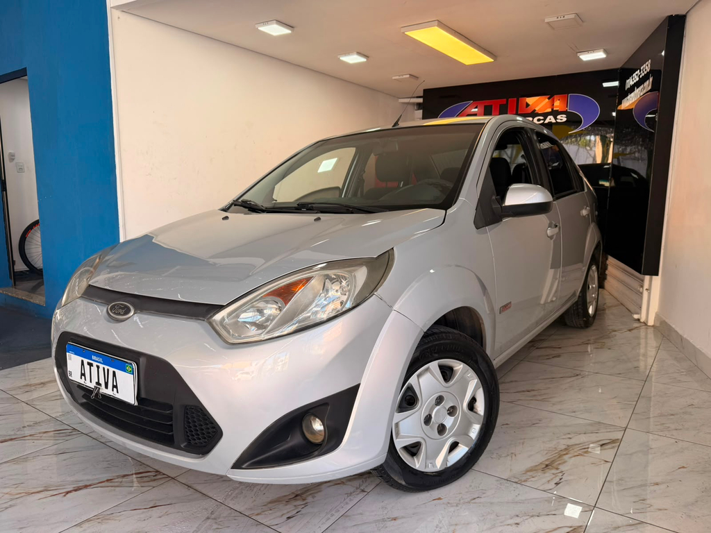 Ford Fiesta Prata