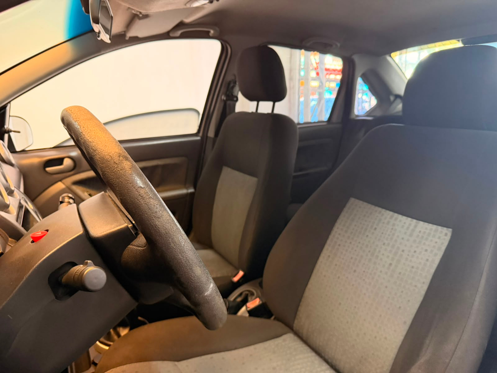 Ford Fiesta Prata