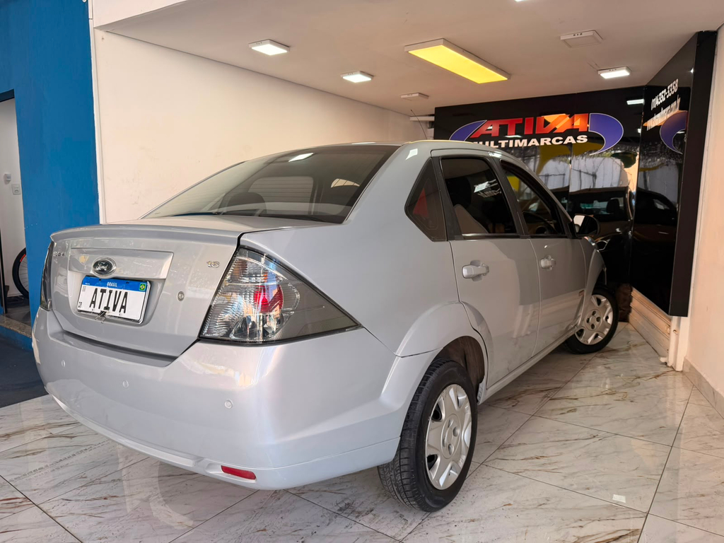 Ford Fiesta Prata