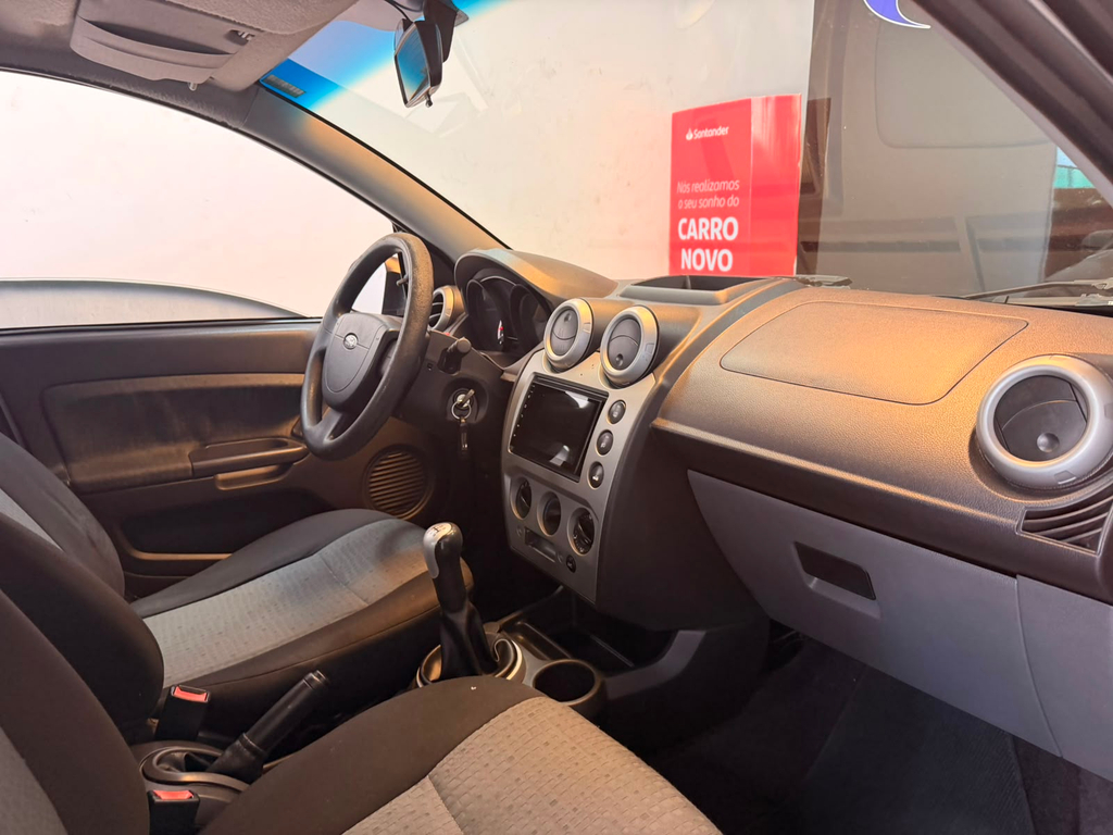 Ford Fiesta Prata