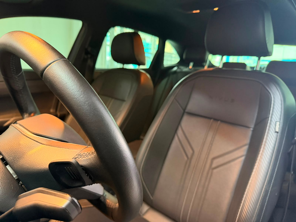 Volkswagen Nivus Cinza