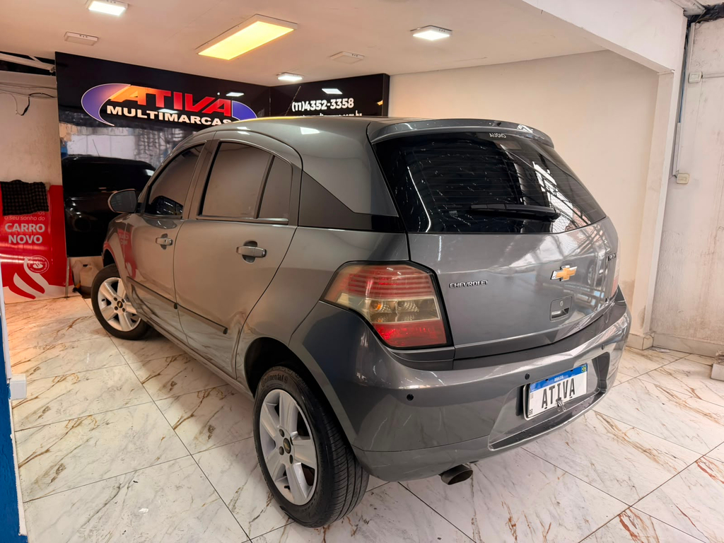 Chevrolet Agile Cinza