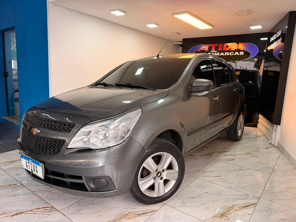 Chevrolet Agile Cinza