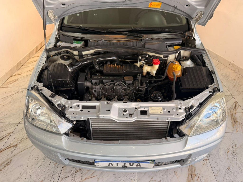 Chevrolet Corsa Prata