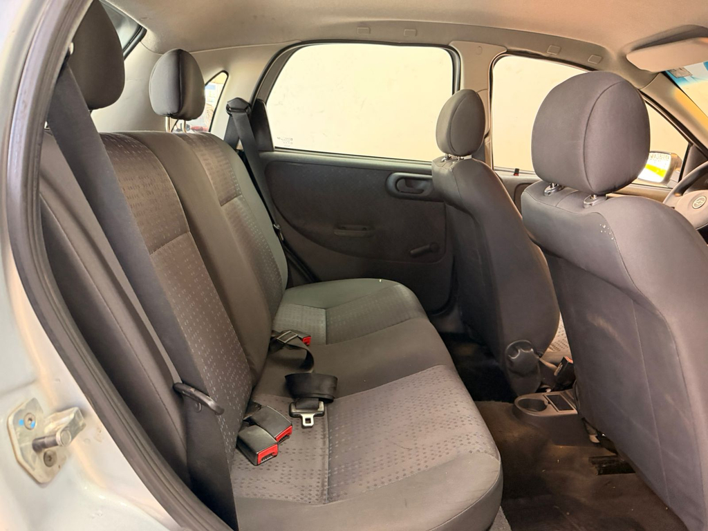 Chevrolet Corsa Prata