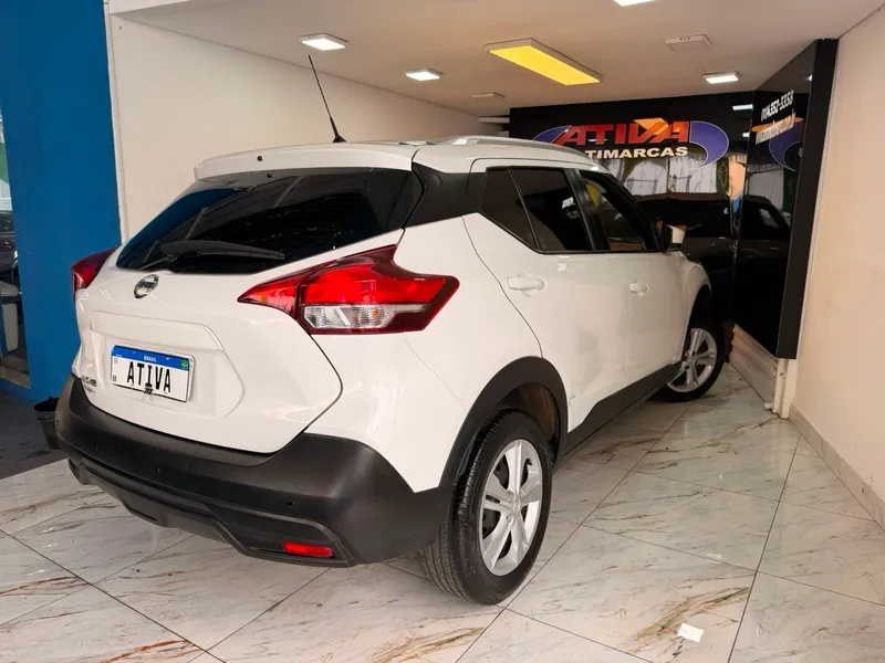 Nissan Kicks Branco