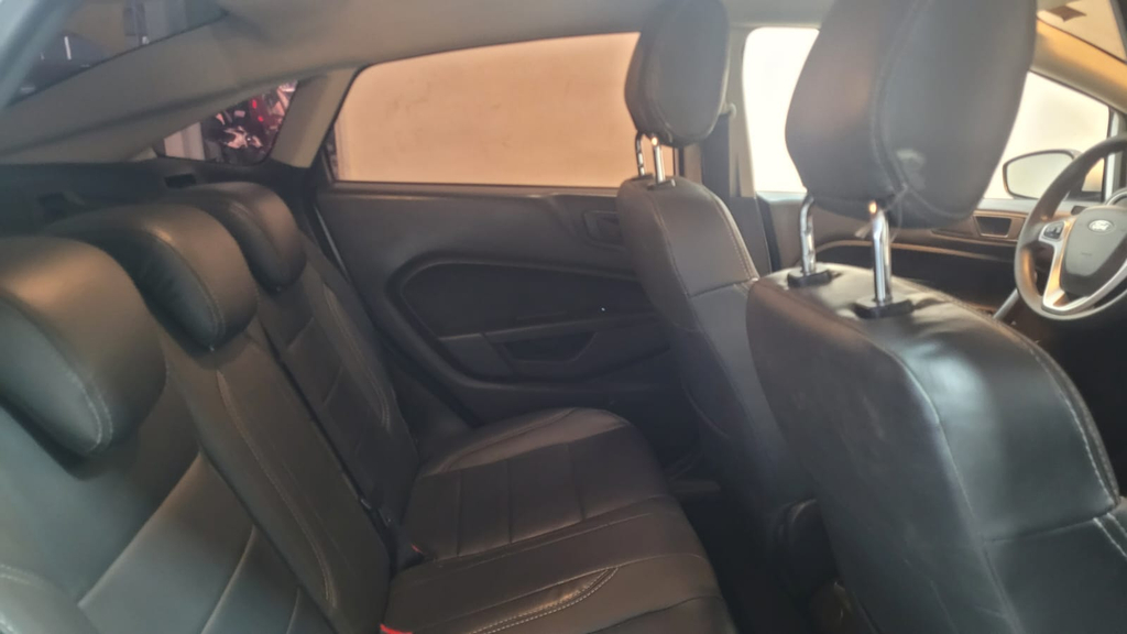 Ford New Fiesta Sedan Branco