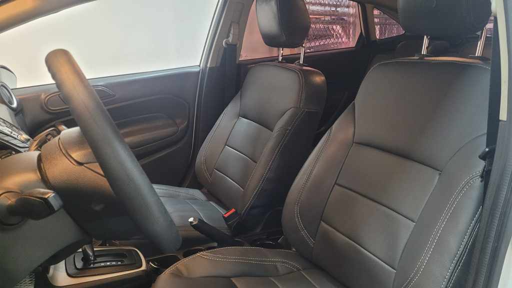 Ford New Fiesta Sedan Branco